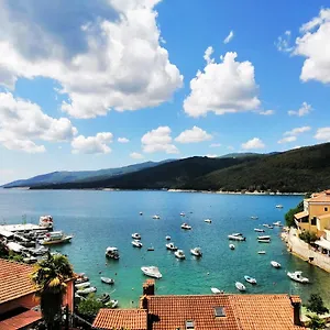 https://apartment-angie-with-sea-view-in-rabac.in-istria.net