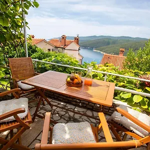 https://apartment-lina-rabac.in-istria.net